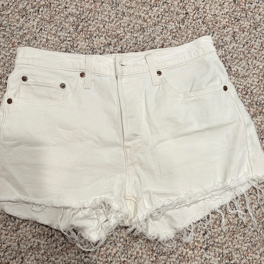 Levi’s 501 White Frayed Hem Women Shorts